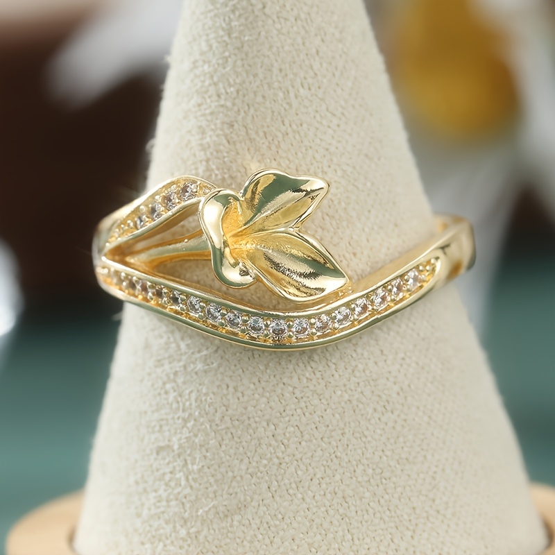 Women's Romantic Flower Design Ring Inlaid with Zirconia